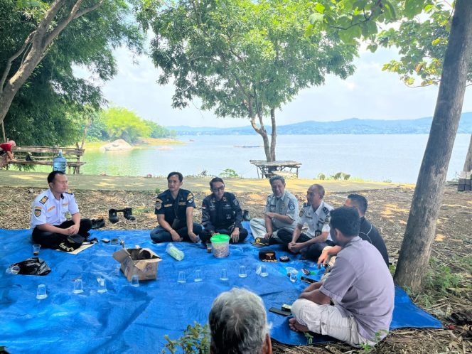 
					Jasa Raharja Purwakarta dan Stakeholders Sosialisasi Keselamatan Kepada Pemilik Dan Nakhoda Kaal Waduk Jatiluhur