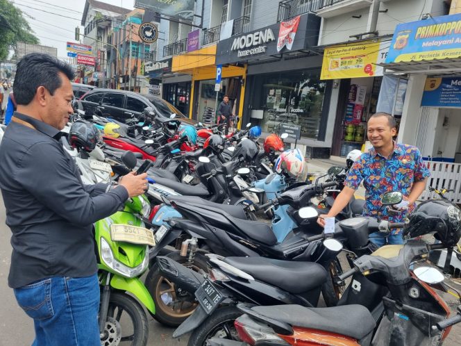 
					Gerakan Lunas Pajak Kendaraan Bermotor Melalui  Penelusuran dan Pemasangan Pemberitahuan pada Kendaraan Bermotor Belum Lunas