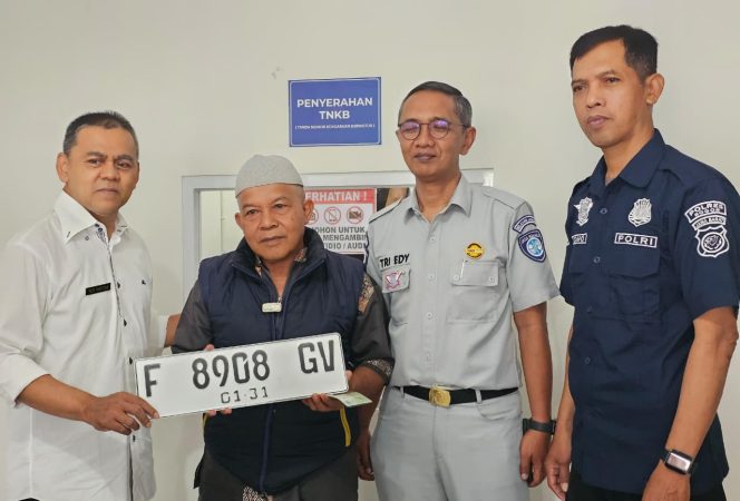 
					Tim Pembina Samsat Jawa Barat Laksanakan Uji Coba Samsat Pembantu Kabupaten Bogor di Jonggol dan Leuwiliang