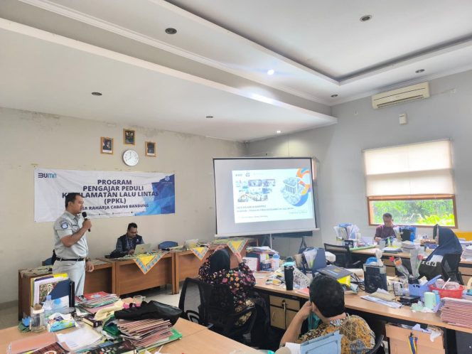 
					Jasa Raharja Bandung Kurangi Angka Kecelakaan Lalu Lintas Lewat Program PPKL di SMAN 10 Bandung