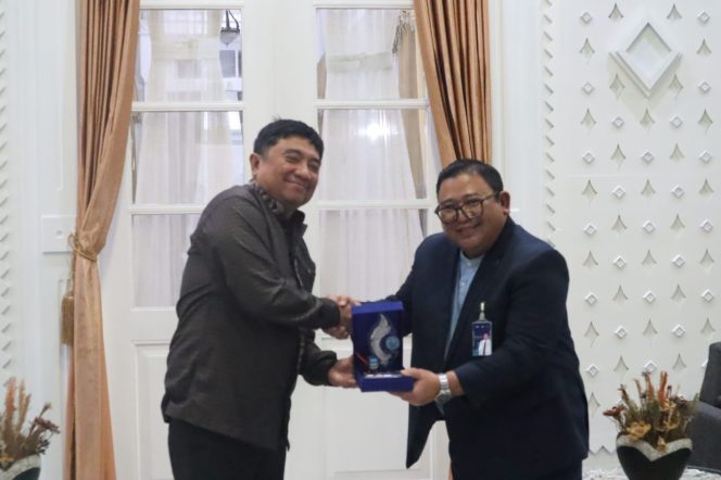 
					PT Jasa Raharja, P3D Wilayah Garut dan Dishub Kabupaten Garut Laksanakan Audiensi dengan Bupati Garut