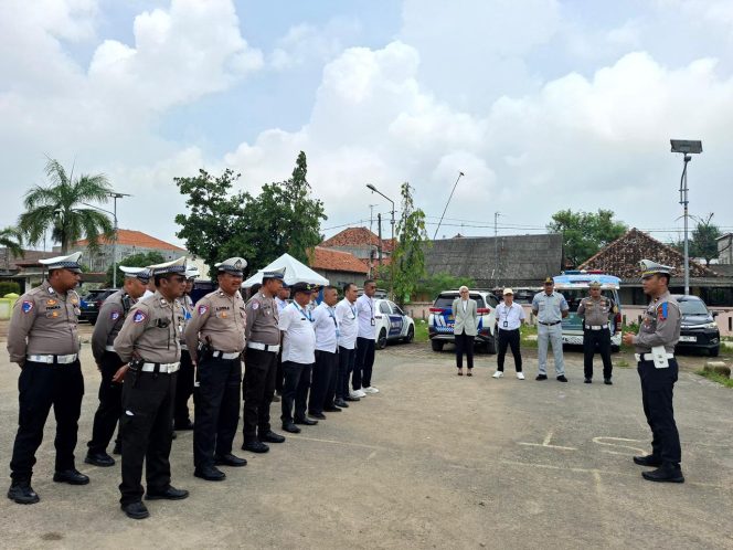 
					Tingkatkan Kesadaran Pajak, Samsat Haurgeulis Gelar Operasi KTMDU di Alun-Alun Anjatan