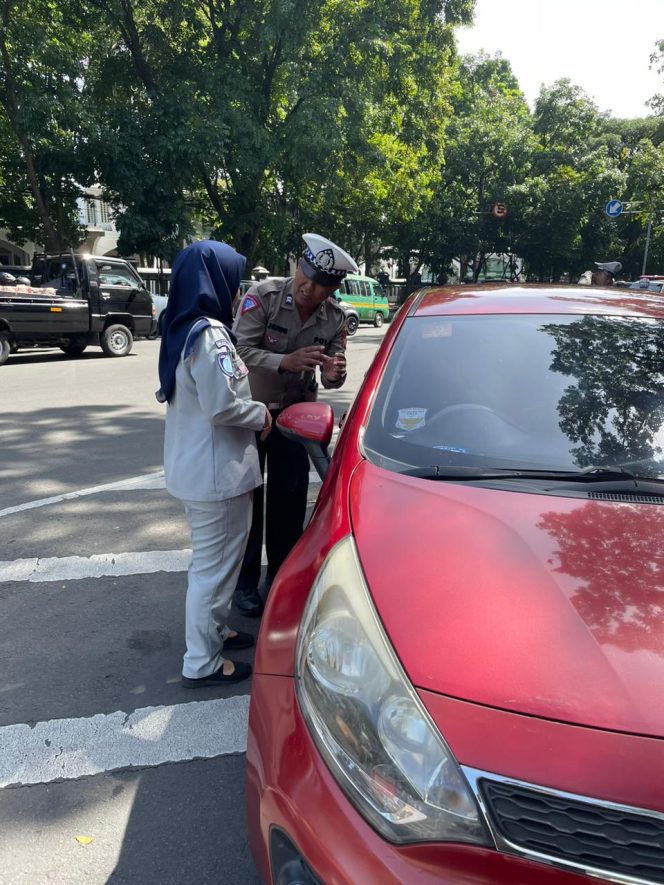 
					Kolaborasi Intensif Pemeriksaan PKB dan SWDKLLJ Jasa Raharja Bandung Bersama Tim Pembina Samsat Kawaluyaan