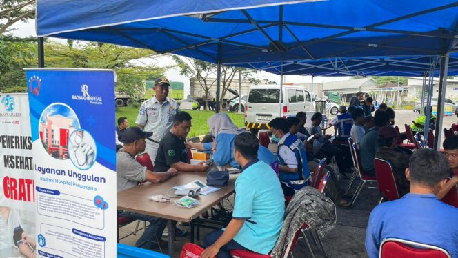
					Tingkatkan Keselamatan di Tol Cipularang, Jasa Raharja Purwakarta Bersama Jasa Marga dan PJR Gelar Pemeriksaan Kesehatan Gratis bagi Pengemudi Angkutan Barang
