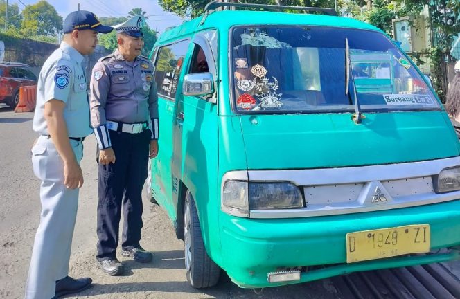 
					Jasa Raharja Bersama im Pembina Samsat Kabupaten Bandung II Soreang Gelar Operasi Gabungan di Area PT. Venamon Katapang Kabupaten Bandung