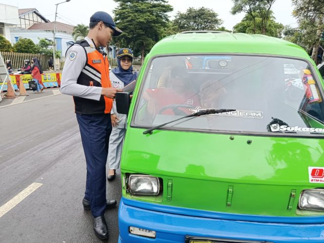 
					Jasa Raharja Bogor Sinergi Penertiban Kendaraan Angkutan Kota Dalam Provinsi (AKDP) di Wilayah Kota Bogor Guna Wujudkan Keselamatan dan Ketertiban Lalu Lintas