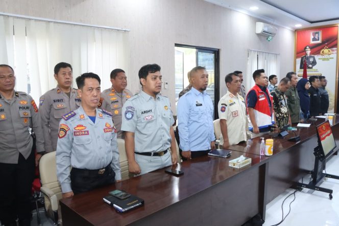 
					Upaya Peningkatan Keselamatan Lalu Lintas, Jasa Raharja Cabang Cirebon Haidr Dalam Forum Lalu Lintas dan Angkutan Jalan (FLLAJ) di Polres Cirebon Kota