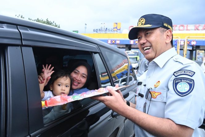 
					Pembukaan One Way Nasional Arus Balik Idulfitri 2026 Resmi Dimulai, Jasa Raharja Himbau Masyarakat prioritaskan Keselamatan Pada Arus Balik