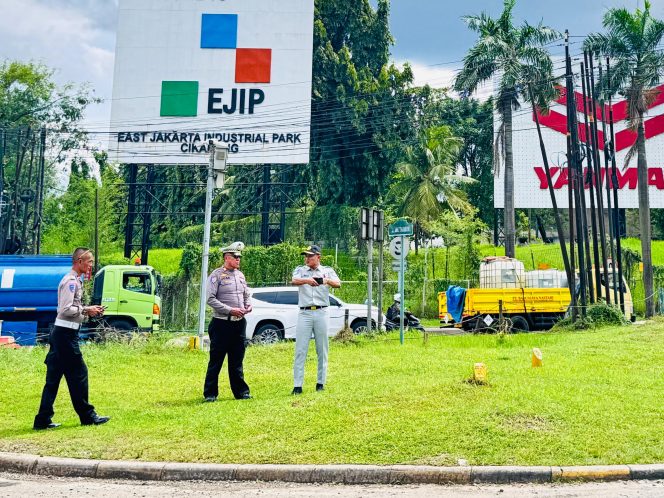 
					Upaya Tekan Angka Kecelakaan, Jasa Raharja bersama Satlantas Polres Metro Bekasi Survei Titik Rawan Laka di Cikarang Selatan