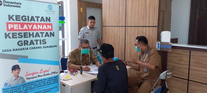 
					Jasa Raharja Cabang Sukabumi dan RSUD Pagelaran Cianjur Gelar PPGD dan MUKL di Samsat Cibinong Cianjur Tingkatkan Keselamatan Masyarakat