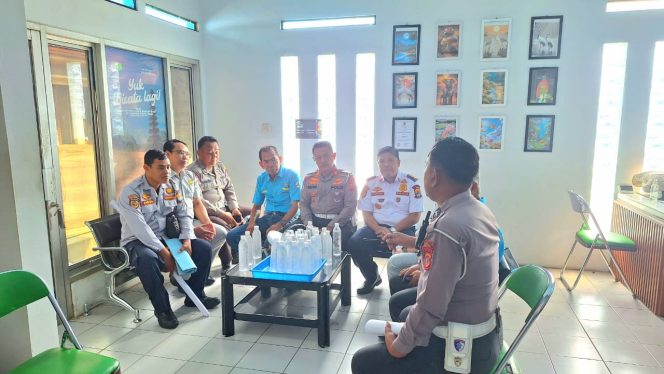 
					Upaya Peningkatan Keselamatan Lalu Lintas, Jasa Raharja Cabang Cirebon Gelar Ramp Check dan Forum Komunikasi Lalu Lintas (FKLL) di PT Sahabat Prima Abadi Kab Cirebon