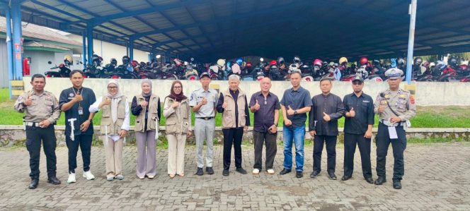 
					Tingkatkan Kepatuhan Pajak Kendaraan Bermotor, Tim Pembina Samsat Cianjur Lakukan Operasi Khusus Dan Sosialisasi Gebyar Apresiasi Pajak Kendaraan Bermotor
