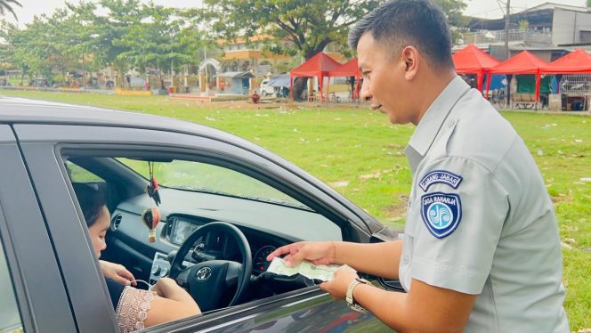 
					Gandeng Layanan Jemput Bola, Tim Samsat Induk Indramayu I Gencarkan Operasi Kepatuhan Pajak di Depan Bank BJB Jatibarang