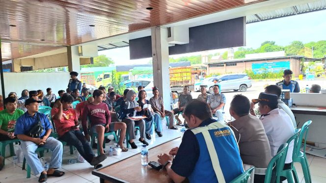 
					Tekan Angka Kecelakaan Lalu Lintas, Jasa Raharja Cabang Cirebon Gelar Forum Komunikasi Lalu Lintas (FKLL) dan Sosialisasi Keselamatan Berkendara di Rest Area KM 207/A Tol Palikanci Kab Cirebon