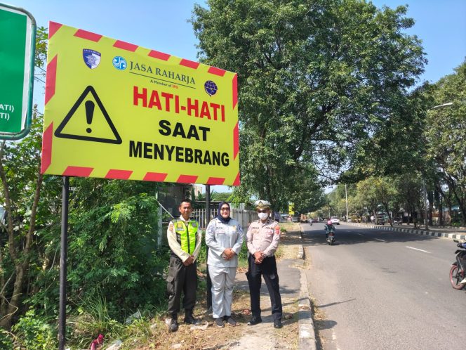 
					Meningkatkan Keselamatan Berkendara, Jasa Raharja Cabang Cirebon Pasang Rambu Himbauan Keselamatan Lalu Lintas di Wilayah Cirebon