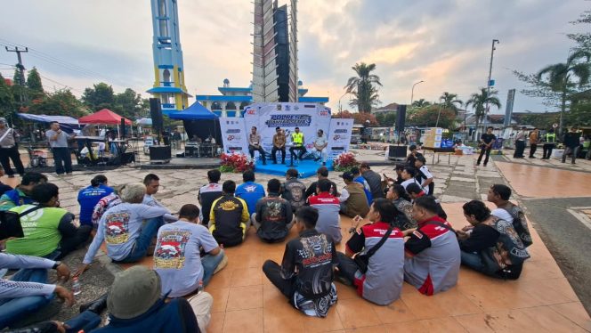 
					Rangkul Pecinta Otomotif, Jasa Raharja Tasikmalaya Bersama Wali Kota dan Kapolresta Banjar Gelar Talkshow Keselamatan di Alun-Alun
