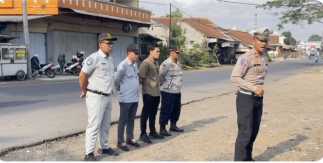 
					Operasi Gabungan di Sindangkasih, Upaya Tingkatkan Kepatuhan PKB Dan SWDKLLJ di Kabupaten Ciamis