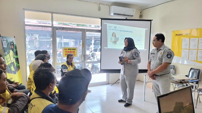 
					Edukasi Keselamatan Lalu Lintas dan Layanan Digital, Jasa Raharja Cabang Cirebon Glorifikasi Fitur Lapor Laka JRku dan Membagikan Buku Saku Ojol Nusantara di Kantor Maxim Kota Cirebon