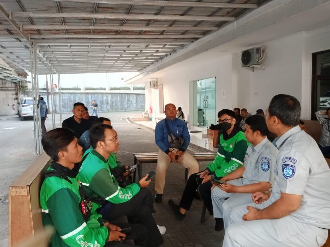 
					Jasa Raharja Cabang Bandung Gandeng PT Grab Teknologi Indonesia Bandung Glorifikasikan Fitur Lapor Laka pada Platform JRku
