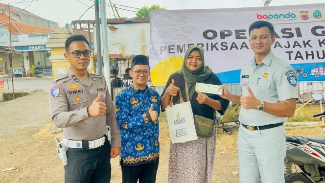 
					Hadirkan Samsat Keliling di Alun-Alun Haurgeulis, Tim Samsat Induk Haurgeulis Optimalkan Operasi Kepatuhan Pajak Kendaraan