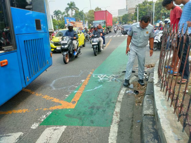 
					Kecelakaan Lalu Lintas Di Simpang Unisma, Jalan Cut Mutia, Bekasi Timur