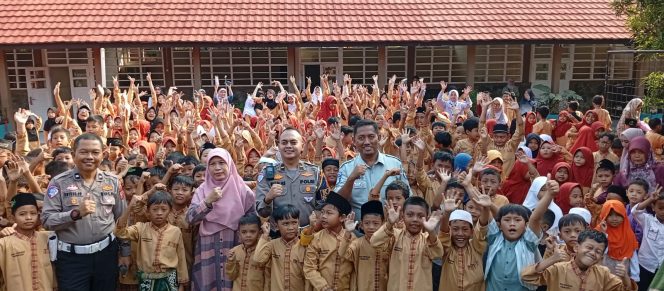 
					Peringati Hari Anak Nasional, Jasa Raharja dan Polres Purwakarta Tanamkan Budaya Tertib Lalu Lintas kepada Siswa SD Cipaisan