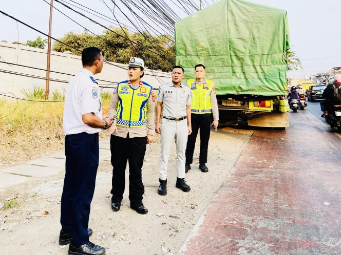 
					Upaya Keselamatan Lalu Lintas, PT Jasa Raharja (Persero) Cabang Cirebon Gelar Pengajar Peduli Keselamatan Lalu Lintas (PPKL) Di SMAN 1 Arjawinangun Kab Cirebon