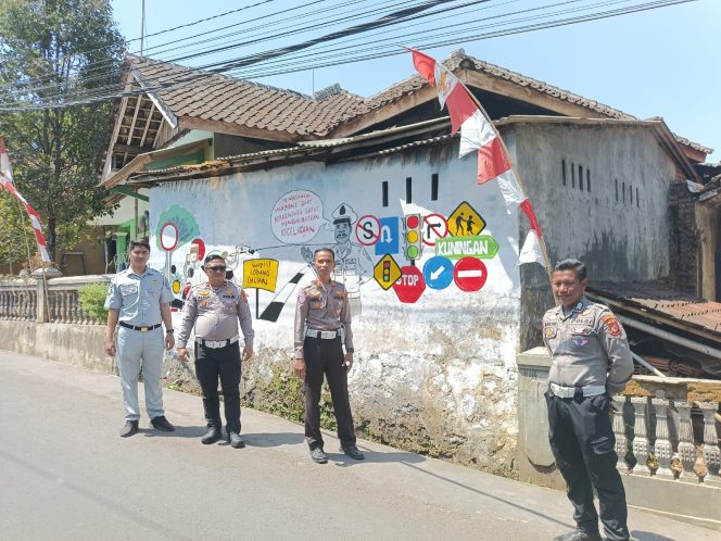 
					Tingkatkan Tertib Berlalu Lintas, PT Jasa Raharja (Persero) Cabang Cirebon Bersama Polres Cirebon Kota Dan Polres Kuningan Wujudkan Kampung Tertib Lalu Lintas