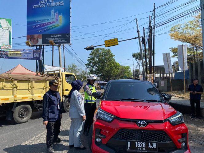
					Samsat Rancaekek Dorong Kesadaran Masyarakat melalui Operasi Gabungan di Ciparay dan Cileunyi