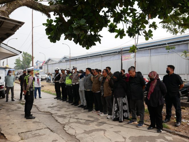 
					Jasa Raharja Bersama Tim Pembina Samsat Kabupaten Bandung II Soreang Gelar Operasi Gabungan di Area PT. Venamon Katapang Kabupaten Bandung