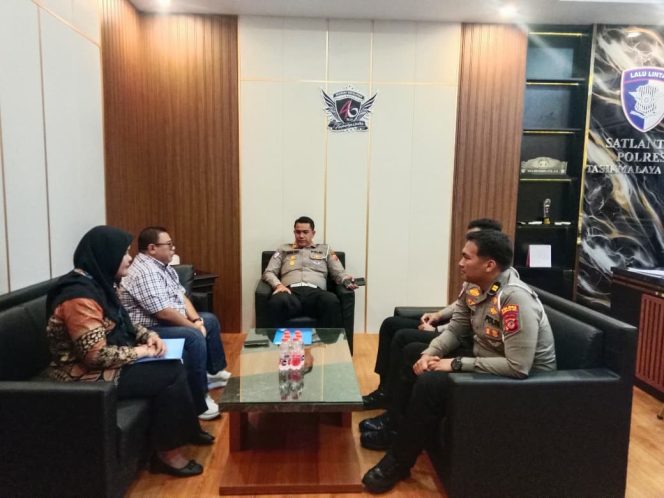 
					Jasa Raharja Tasikmalaya dan Satlantas Polres Tasikmalaya Kota Perkuat Sinergi TR Patroli Rawan Laka di Wilayah Hukum Kota Tasikmalaya