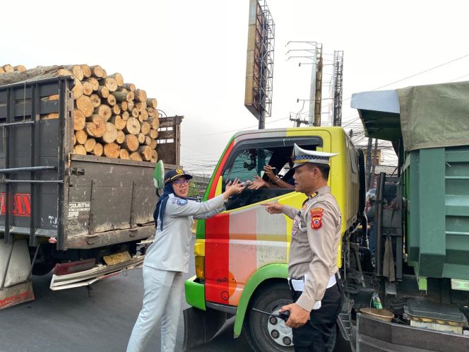 
					Jasa Raharja Laksanakan Sosialisasi Keselamatan dalam Kegiatan Safety Riding Subdenpom II Sumedang