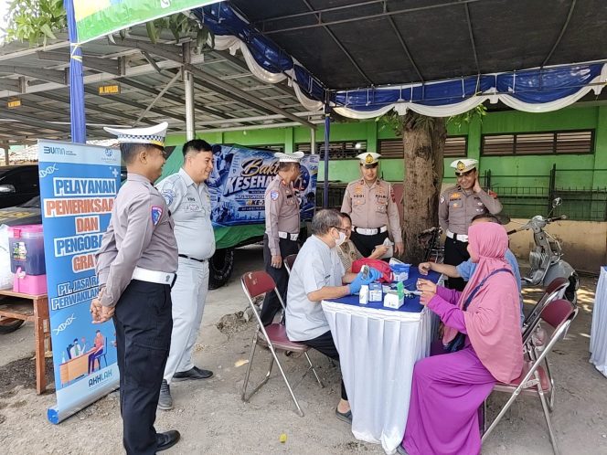 
					Tingkatkan Keselamatan dan Kepatuhan, PT Jasa Raharja (Persero) Cabang Cirebon Melaksanakan Kegiatan Pemeriksaan Pajak Kendaraan Bermotor dan Berikan Layanan Kesehatan Gratis di Polsek Talun Kab Cirebon