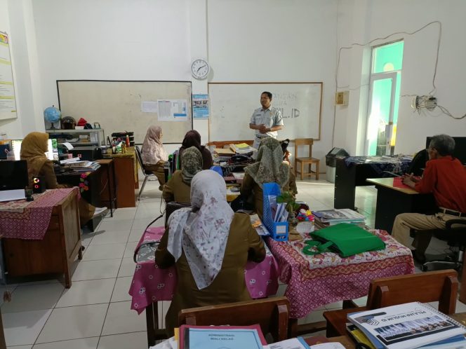 
					Tekan Angka Kecelakaan Pelajar, Jasa Raharja dan Polres Purwakarta Edukasi Para Guru SMK Bina Kerja Melalui Program PPKL