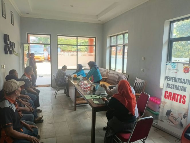 
					Tingkatkan Keselamatan dan apresiasi, Jasa Raharja Purwakarta Gelar Pemeriksaan Kesehatan Gratis untuk Pengemudi dan Awak Bus PO Dutra Parahyangan  (Berlio )
