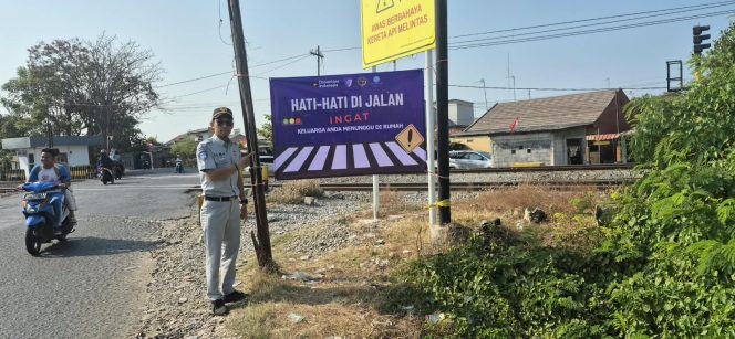 
					Aksi Simpatik Jasa Raharja Karawang Guna menjngkatkan Kewaspadaan dalam Berkendara dan Menekan Angka Laka Lantas di Karawang