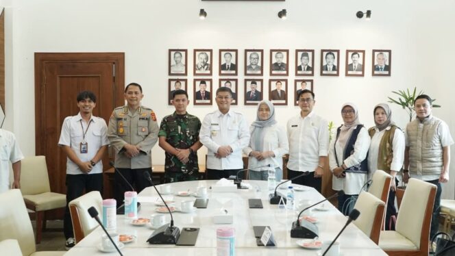 
					Wagub Jabar Targetkan Seluruh Masyarakat Jabar Terdaftar Perlindungan Sosial Digital pada 2027