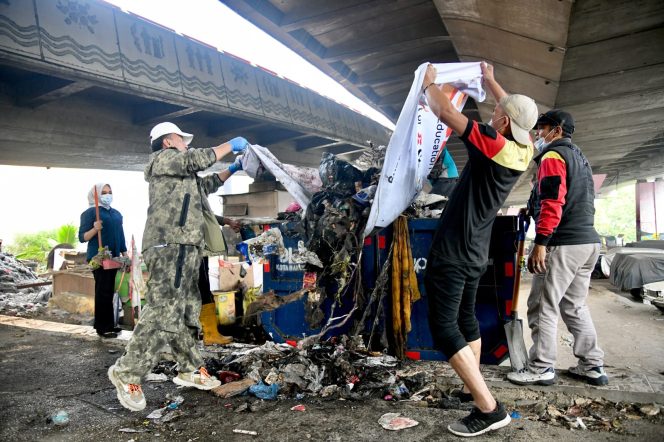 
					Kolong Jembatan Pasopati Harus Bersih, Sekda Herman Dorong Penanganan Sampah dari Hulu