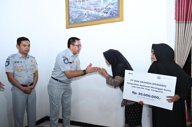 
					Jasa Raharja Terus Bergerak, Tiga Ahli Waris Korban KM Virgo Terima Santunan di Jawa Timur