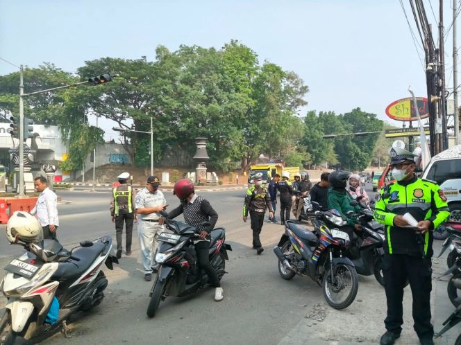 
					Jasa Raharja Dukung Operasi Pemeriksaan Pajak Kendaraan Bermotor di Pospol Ciganea, Dorong Kepatuhan Pajak dan Permudah Pembayaran di Lokasi