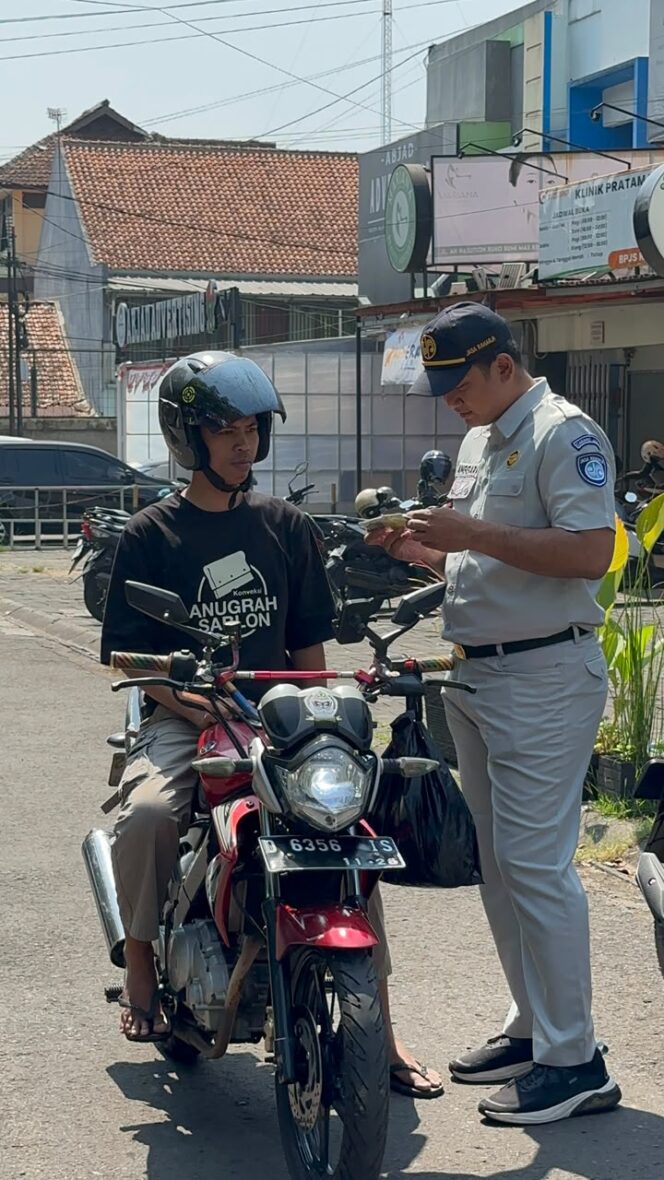 
					Berikan Kemudahan dan Keuntungan Bagi Wajib Pajak, Kolaborasi Jasa Raharja Bandung Bersama Tim Pembina Samsat Soekarno Hatta Gelar Pemeriksaan PKB dan SWDKLLJ