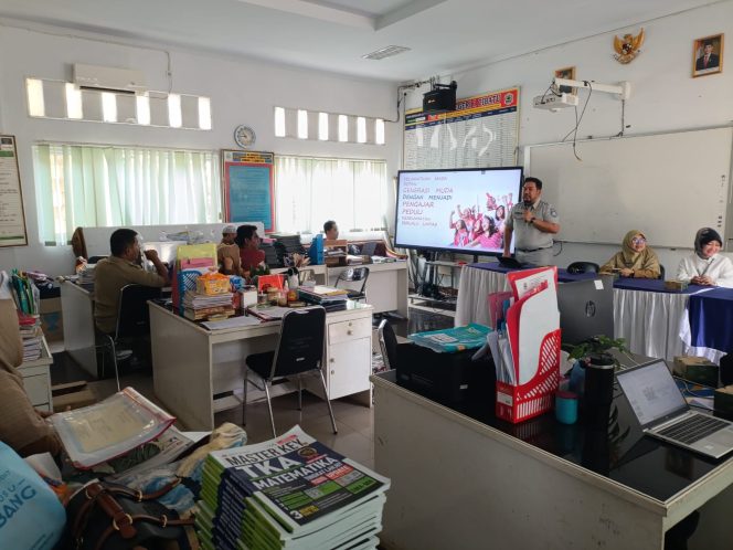 
					Tingkatkan Kesadaran Keselamatan Berlalu Lintas Remaja, Jasa Raharja Purwakarta dan Unit Kamsel Polres Purwakarta Gelar Program PPKL di SMAN 1 Cibatu