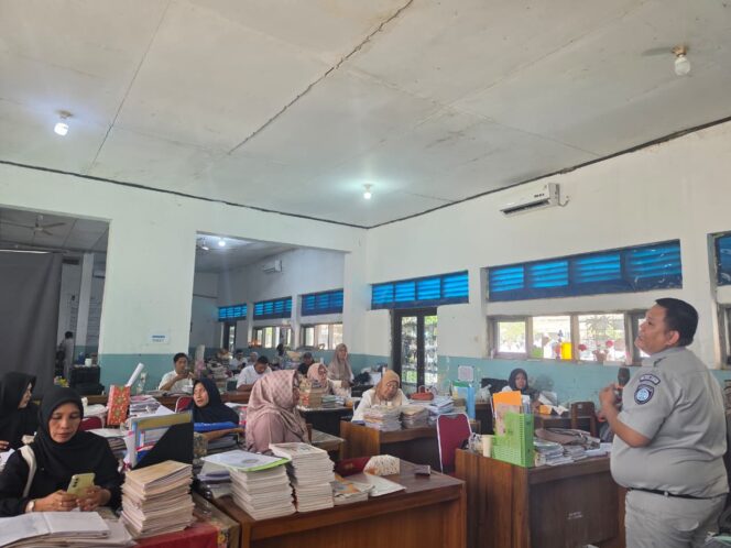 
					Jasa Raharja Gelar Program PPKL di SMPN 6 Karawang untuk Tingkatkan Kesadaran Keselamatan Berlalu Lintas