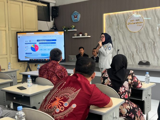 
					Jasa Raharja Bekali Guru Mahardika dengan Edukasi Keselamatan Lalu Lintas dan Kenalkan My Jasfren